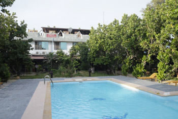 swimming pool yar khin thar hotel